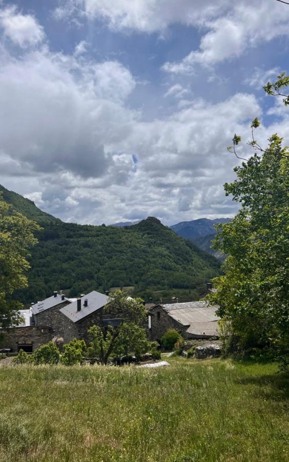 Apartamentos Turisticos: Tu Casa En Sahun Buitenkant foto