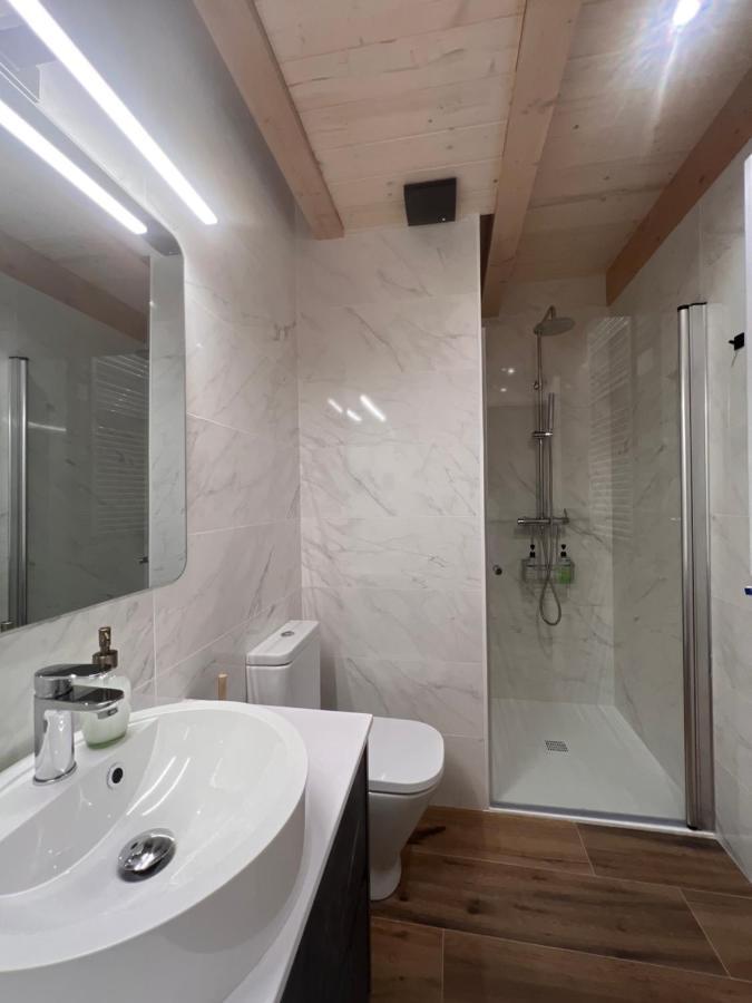 Apartamentos Turisticos: Tu Casa En Sahun Buitenkant foto