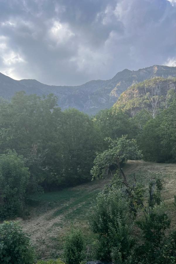 Apartamentos Turisticos: Tu Casa En Sahun Buitenkant foto